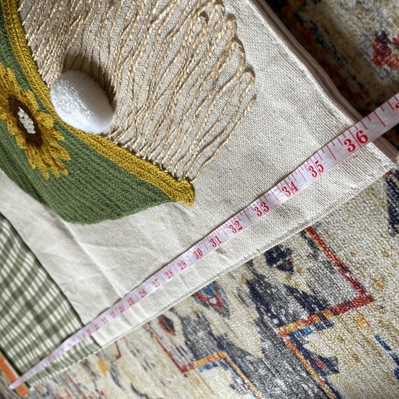 Decorative table runner - Picture 6 of 6